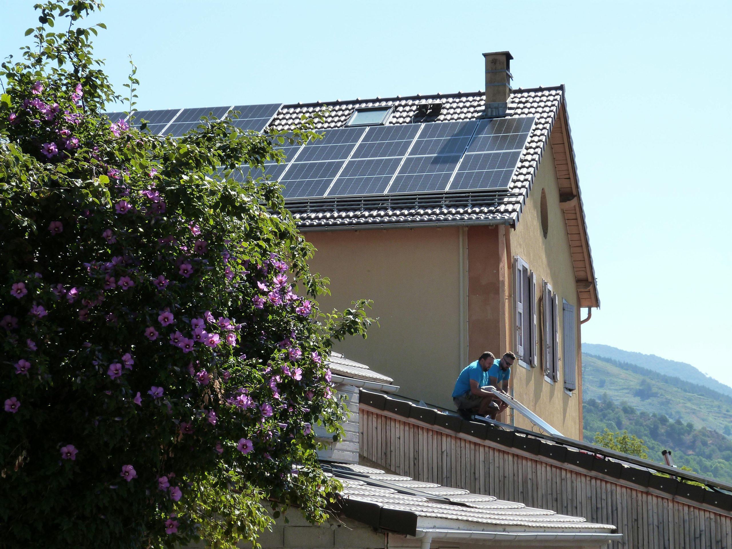 découvrez notre coopérative d'énergie solaire, un modèle innovant pour produire et partager une énergie renouvelable accessible et responsable. rejoignez-nous pour contribuer à la transition énergétique tout en bénéficiant d'économies sur votre facture d'électricité.