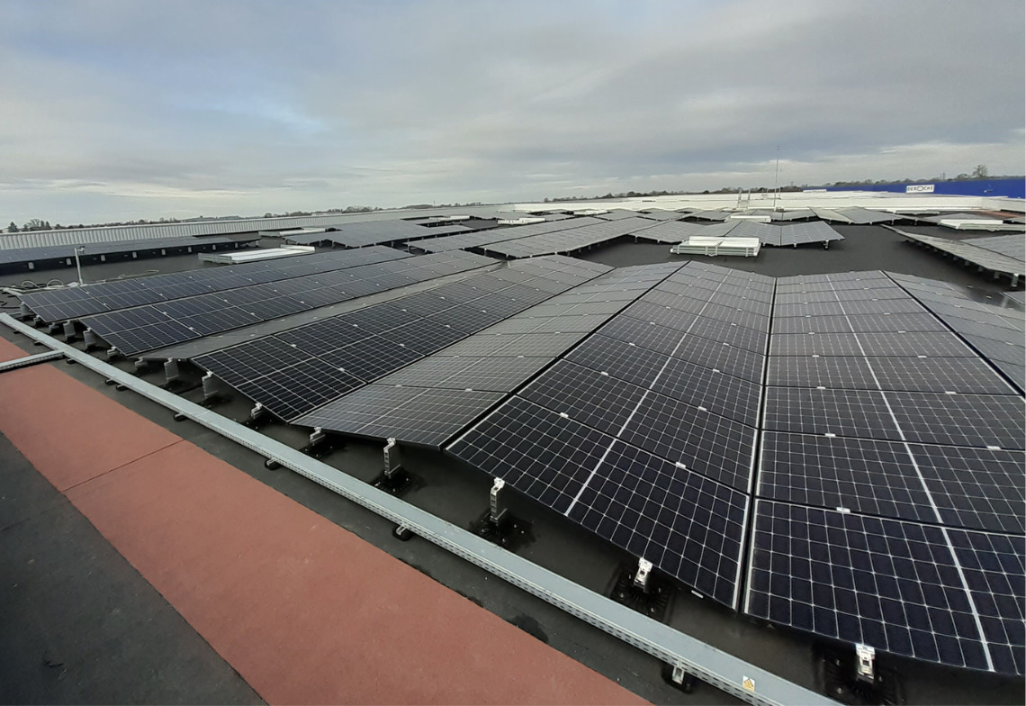 découvrez comment l'installation de panneaux solaires sur votre toiture peut vous faire économiser de l'énergie et réduire votre empreinte carbone. profitez d'une solution durable et rentable pour alimenter votre maison en électricité tout en augmentant la valeur de votre propriété.